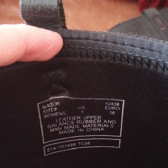 BOGS Leather & Rubber Black Women's Boots - Picture 4 of 9